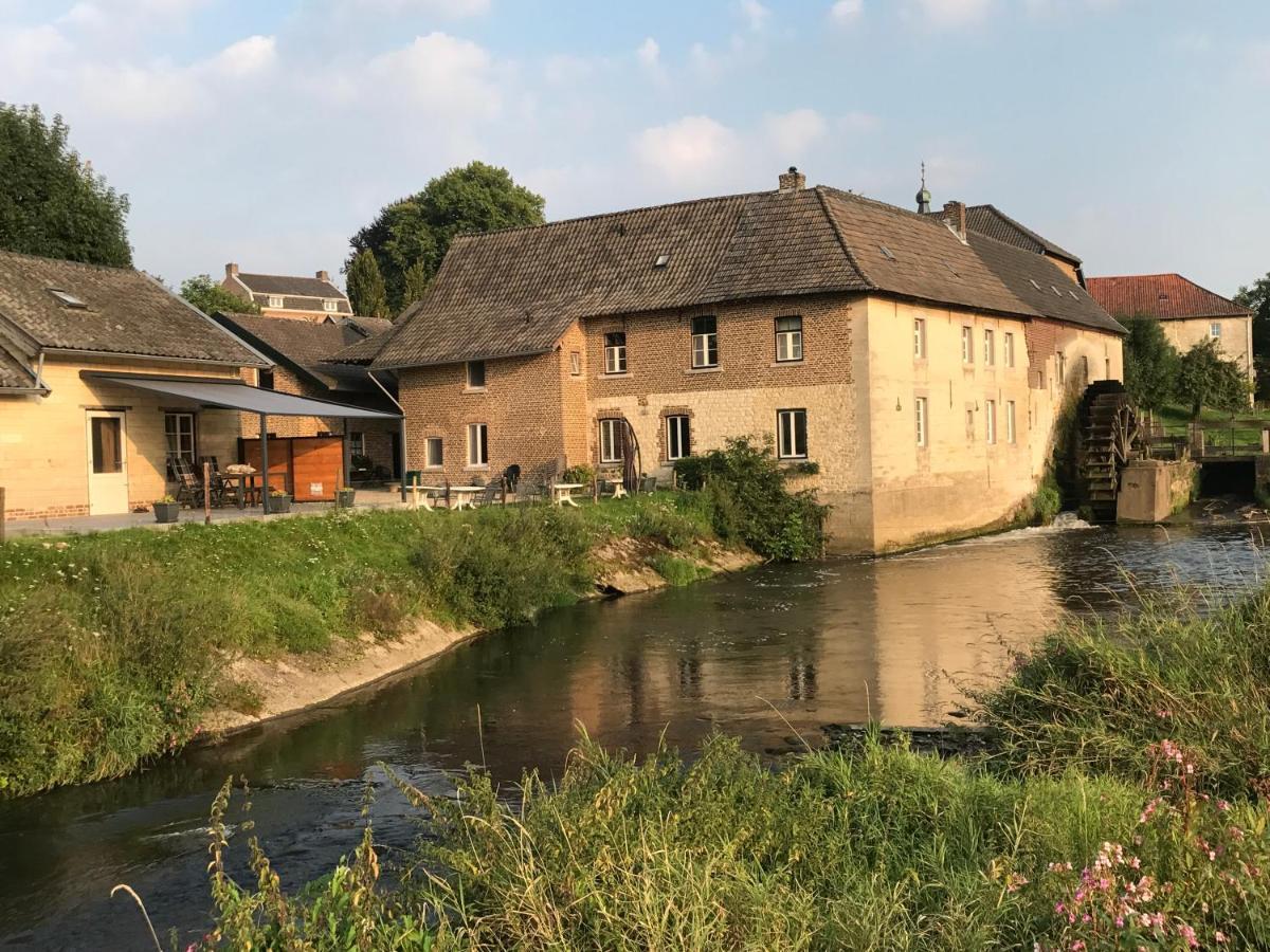 Aan De Watermolen Vakantiewoningen Wijlre Bagian luar foto