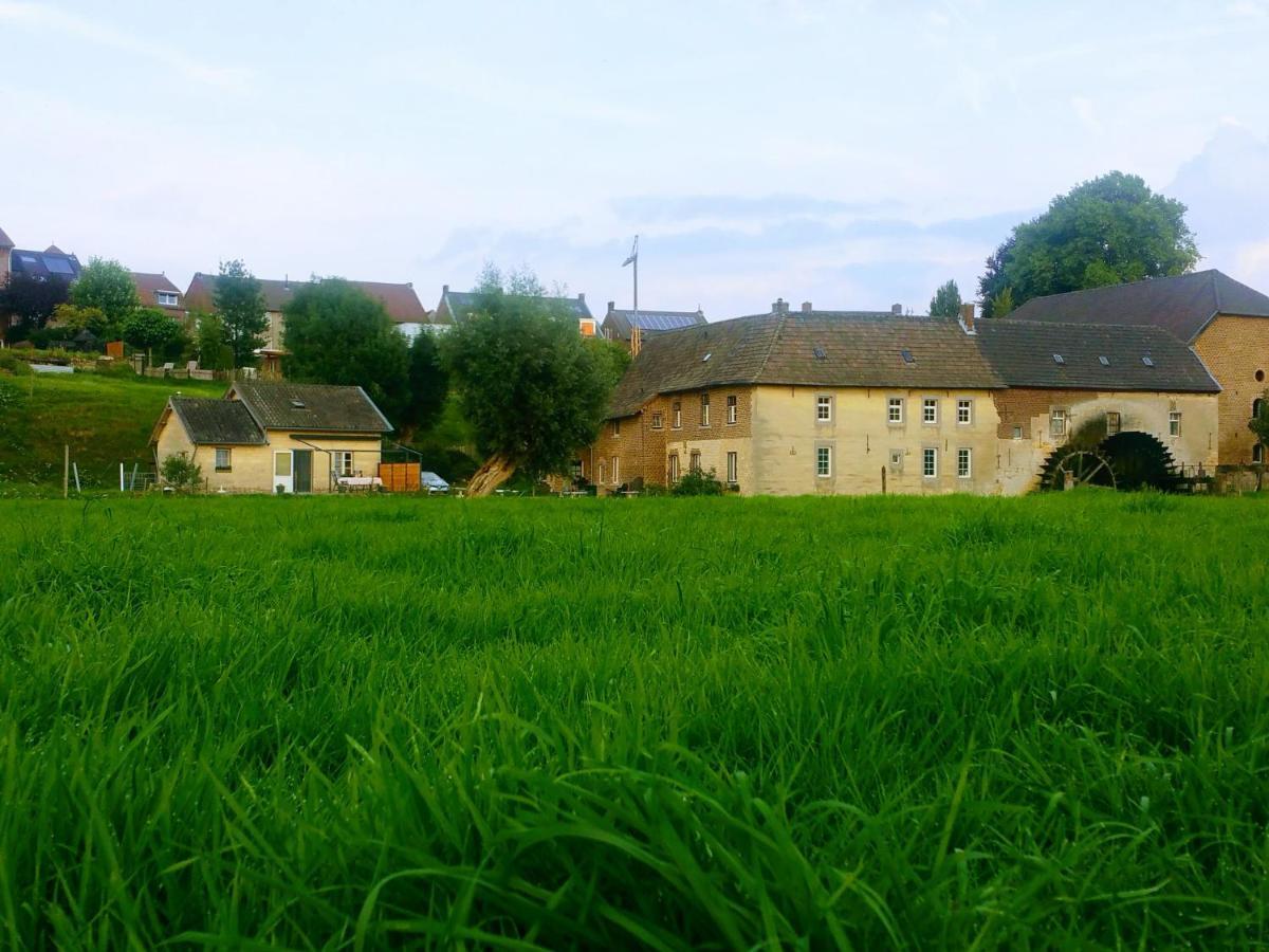 Aan De Watermolen Vakantiewoningen Wijlre Bagian luar foto